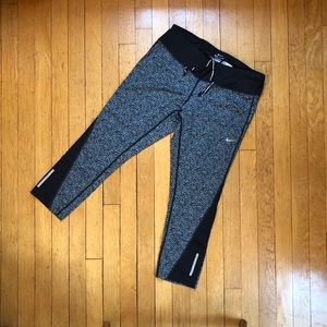 Nike | 3/4 Crop Dri-Fit Tights | Size L